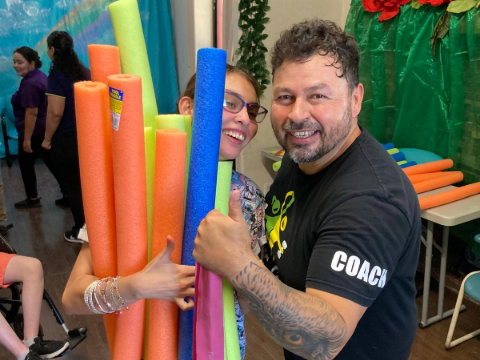 DTTA coach and member picking up after group exercise