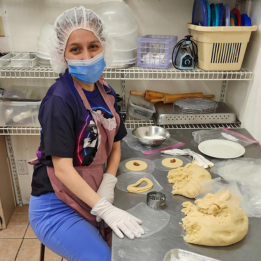 Apprentice baker preparing cajeta cookies